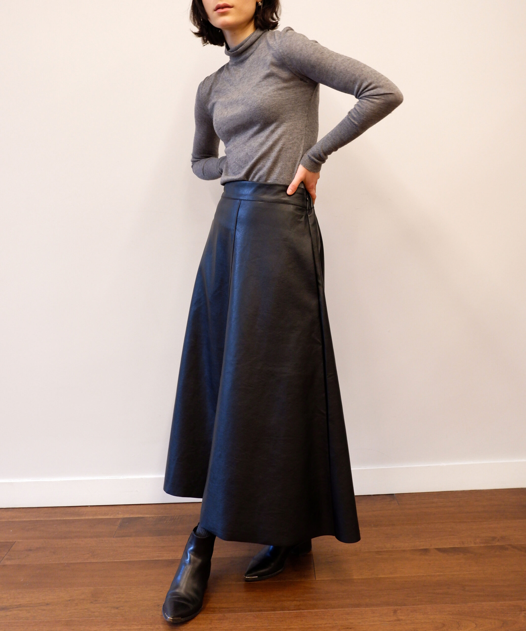 Black vegan leather midi skirt from The Dallant, Korean fashion online shopping site, fashion item for transitional weather in korea